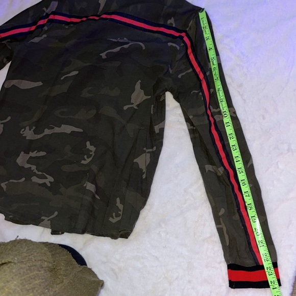 Daytrip Camouflage button down top. -Medium - Picture 5 of 8